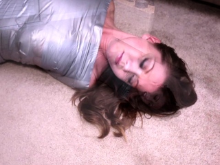 Amateur whorish brunette Bailey Brooks with