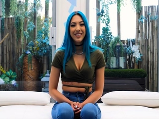 Amateur babe bangs on casting couch POV